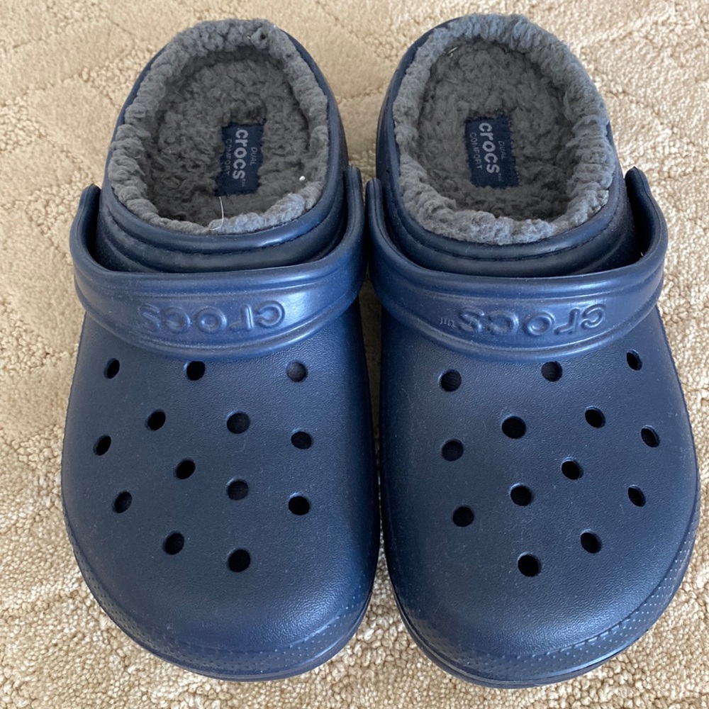 Kids fur lined crocs navy blue never worn